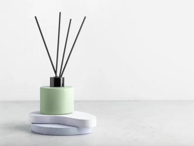 ทำไม “ก้านไม้หอมปรับอากาศ (Reed Diffuser)” ถึงเป็นสินค้าขายดีตลอดปี?